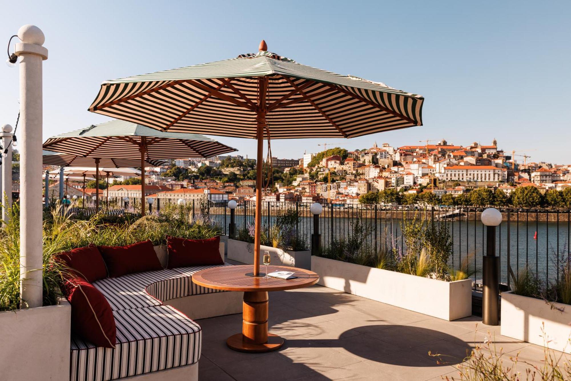 The Rebello Hotel & Spa - Small Luxury Hotels Of The World Vila Nova de Gaia Luaran gambar The hotel's terrace