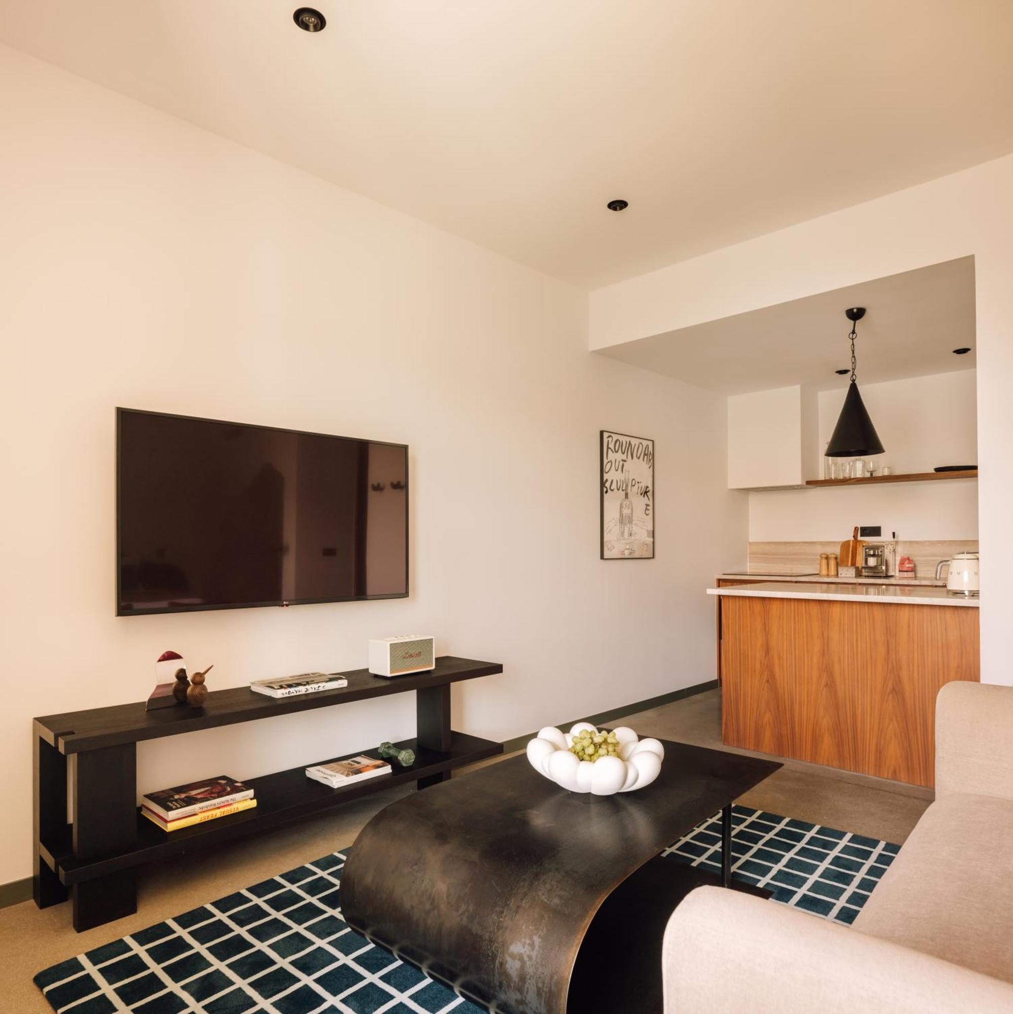 The Rebello Hotel & Spa - Small Luxury Hotels Of The World Vila Nova de Gaia Luaran gambar A typical apartment at the Standard East Village